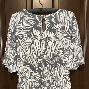 Mahina Gray and White Print Romper Shorts, Size M, Bell Sleeves
